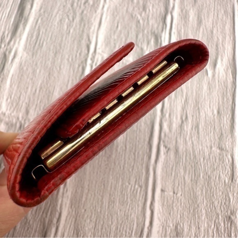 AUTHENTIC Louis Vuitton key holder. Previously owned. Color: Castilian red. - Picture 11 of 16